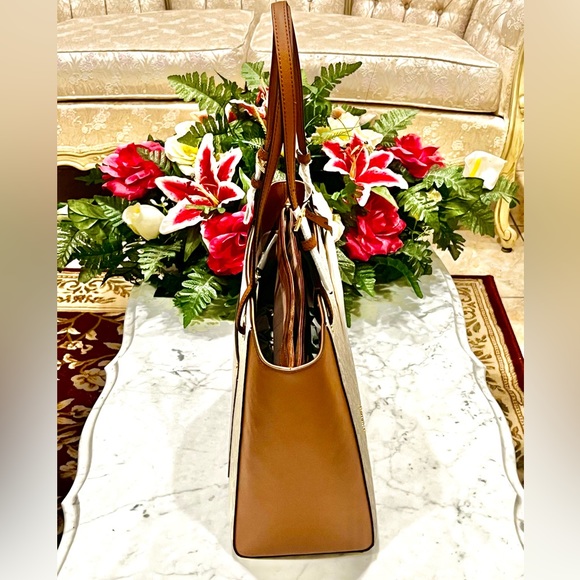 MICHAEL KORS Walsh Medium Tote - Picture 6 of 11